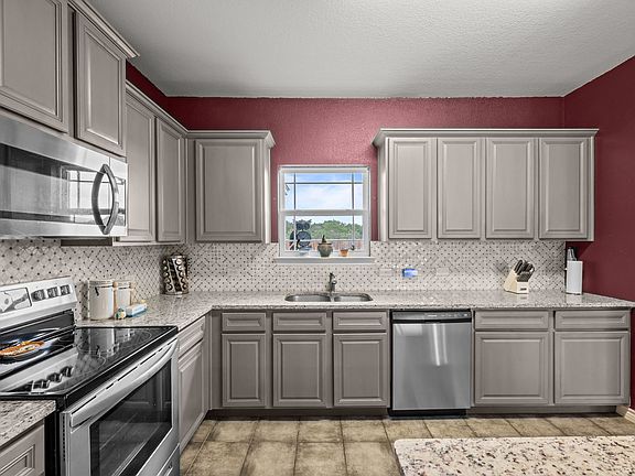 2nd image of 1215 River Hills Rd