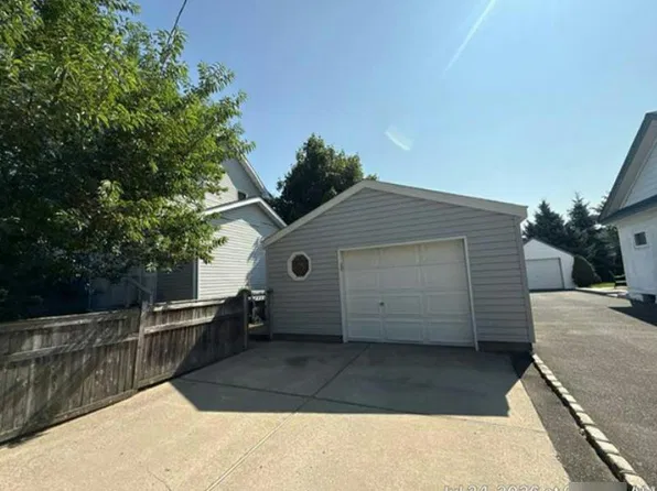76 Driving Park Ave, Lynbrook, NY 11563