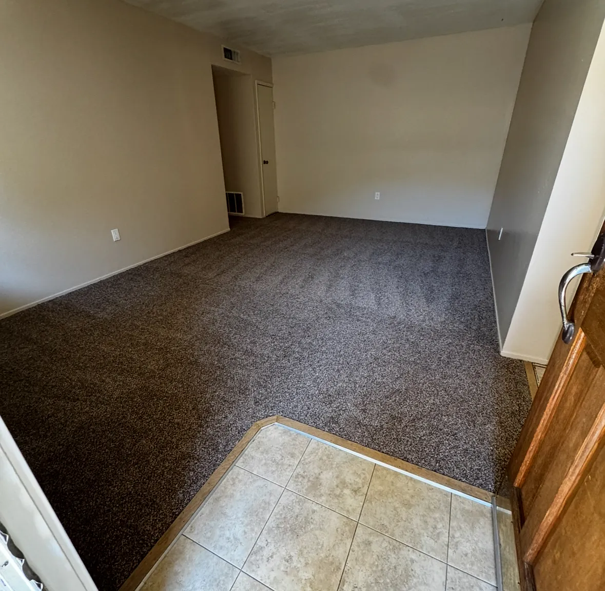 2 bed, 900 sqft, $1,400 — Photo 2