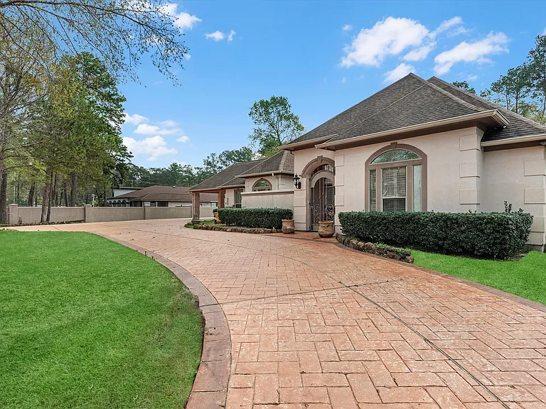 19652 Riverwalk Dr — Photo 2