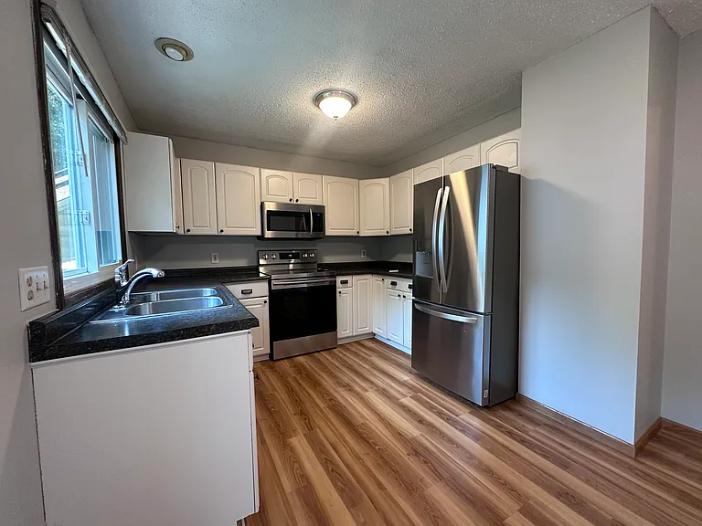 15229 Buchanan Ct — Photo 8