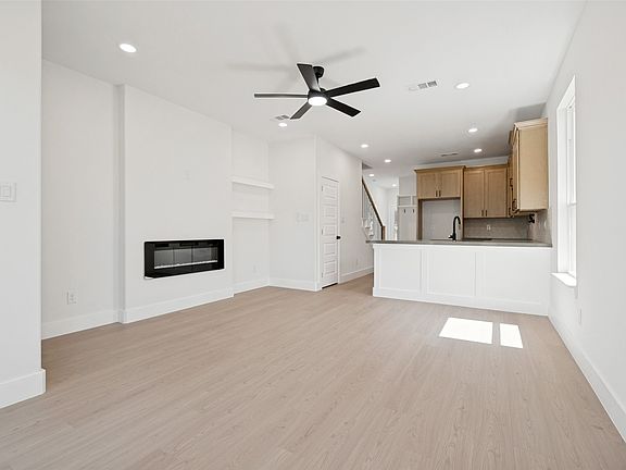 4th image of 4000 Coolidge St