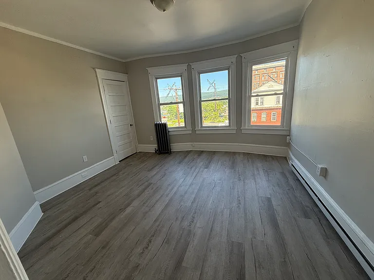 331 Cedar Ave #3 — Photo 2