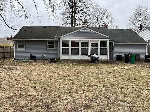 5th image of 925 Stratford Ave