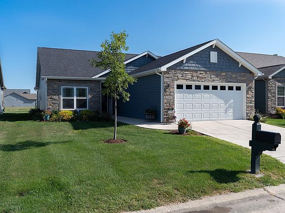 3rd image of 3402 Monument Dr