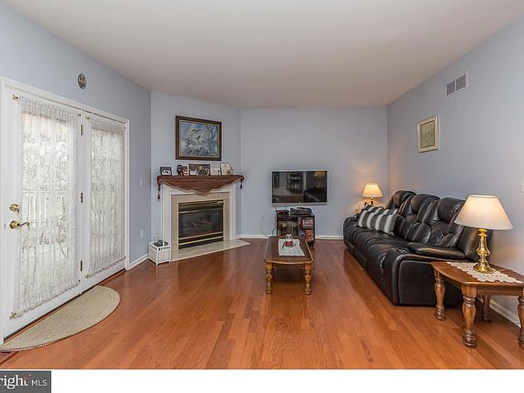 2nd image of 605 Foxglove Dr
