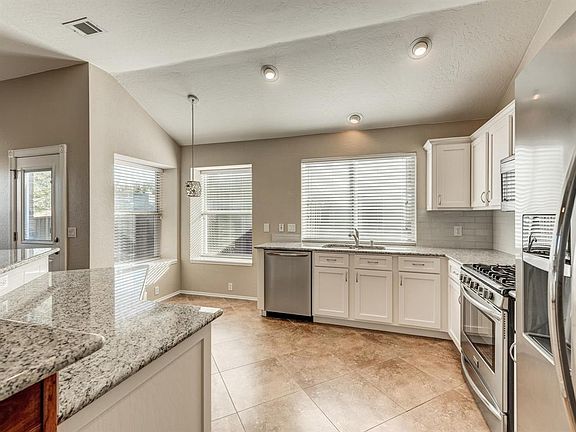 3rd image of 1233 Winston Dr