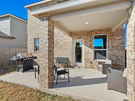 3rd image of 2001 Saskatoon St