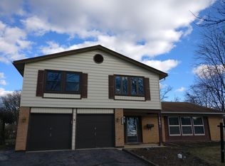 7801 Berkshire Ct, Hanover Park, IL 60133