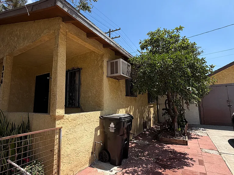 114 S Fresno St — Photo 36