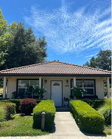 582 N Ferrocarril Rd Photo 1