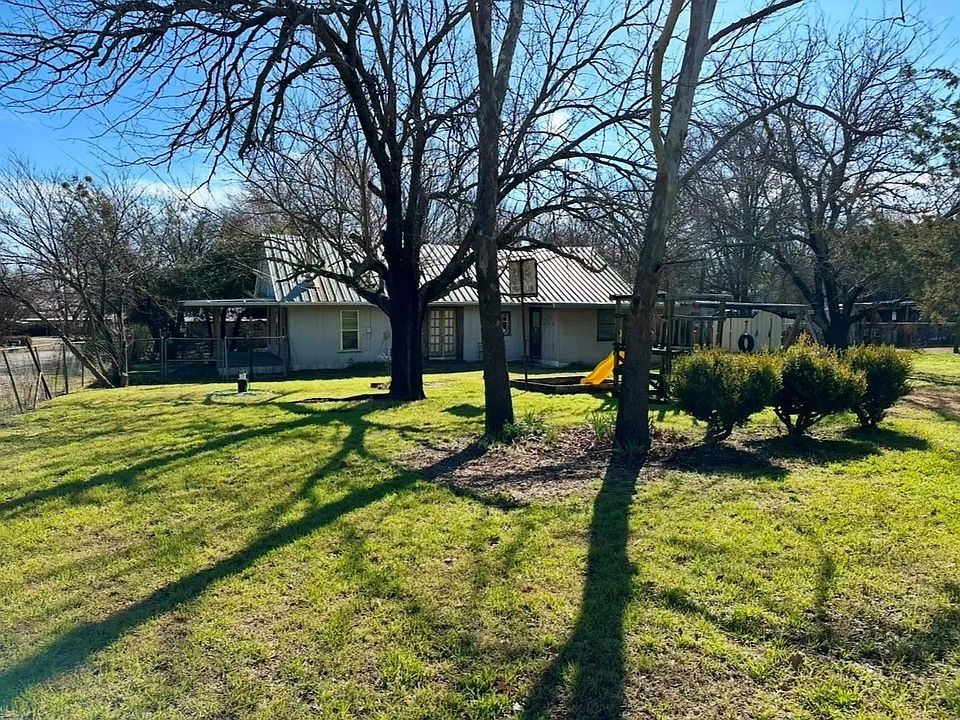 1st image of 224 W Lowe Ave