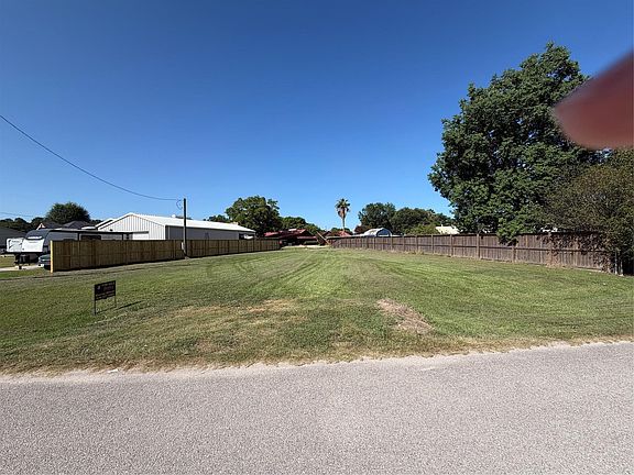 3rd image of 395 Governor Hogg Dr