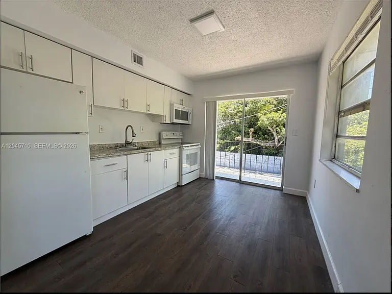 5954 NE 4th Ct #6 — Photo 6