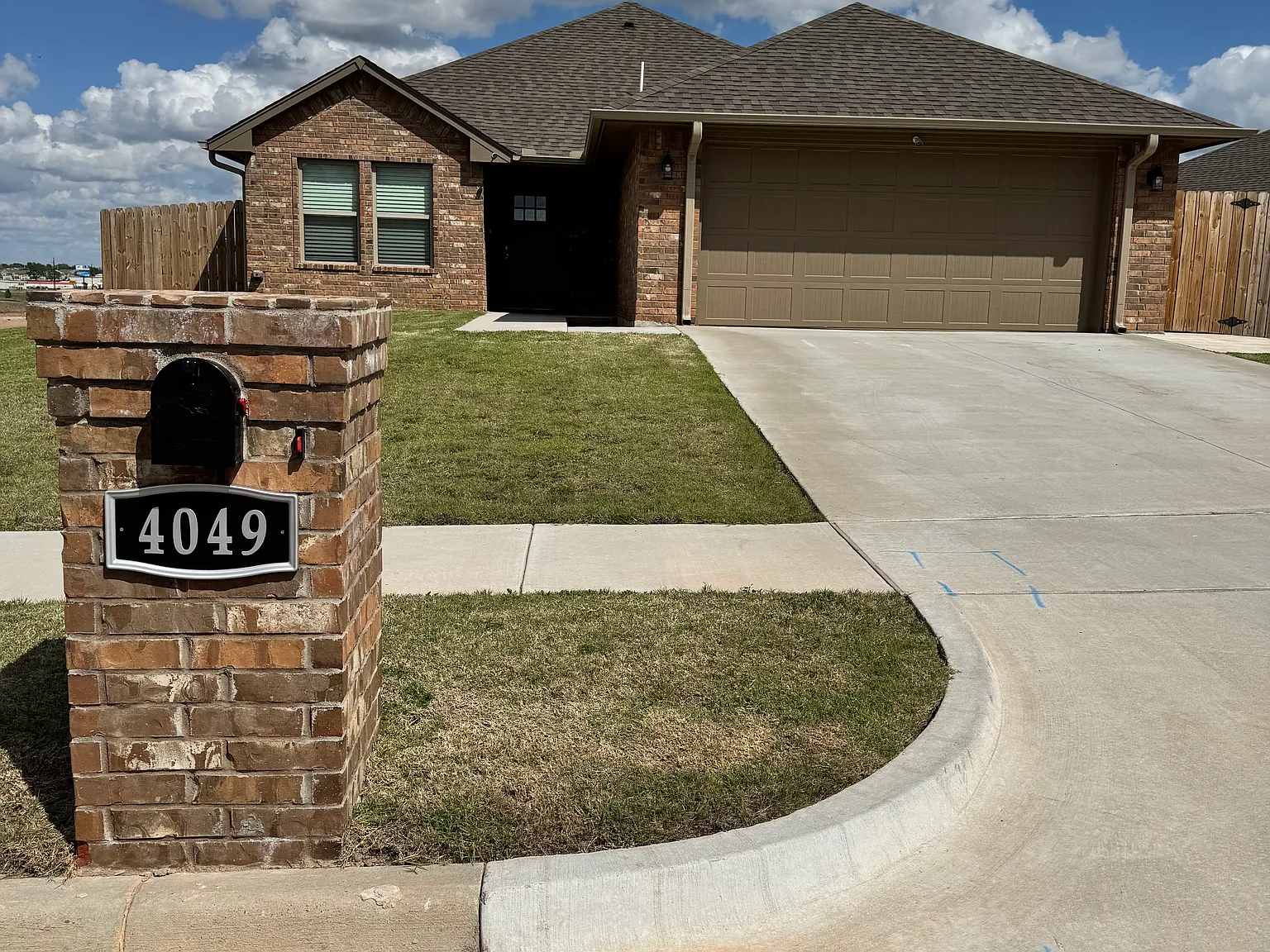 4 bed, 1643 sqft, $2,300 — Photo 1