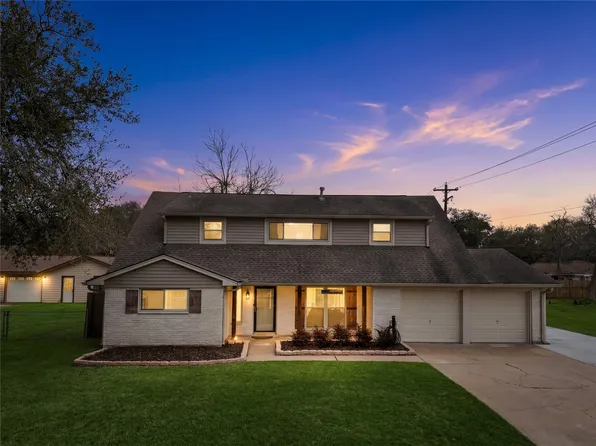 301 Mimosa Dr, Hitchcock, TX 77563