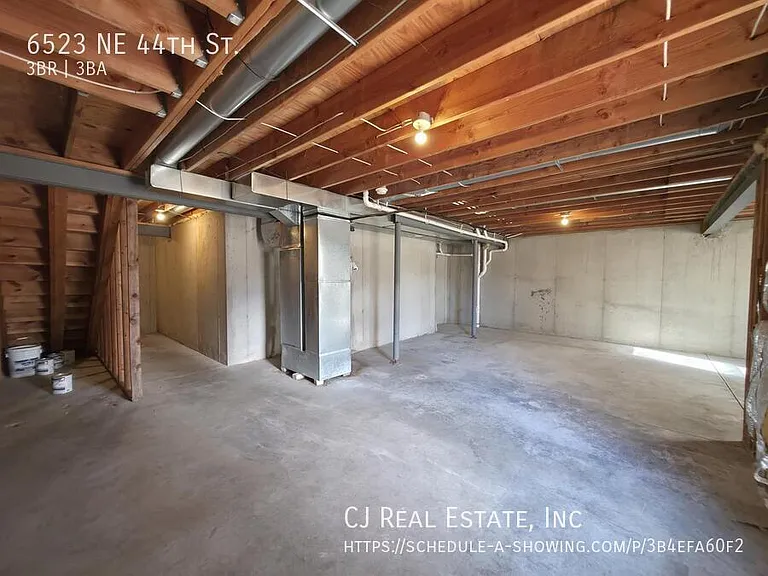 6523 NE 44th St — Photo 10