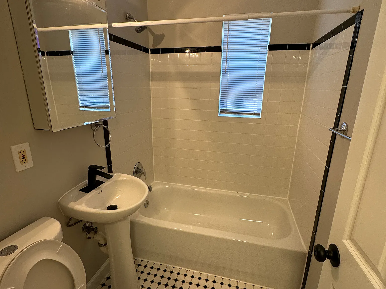1 bed, 650 sqft, $1,400 — Photo 2