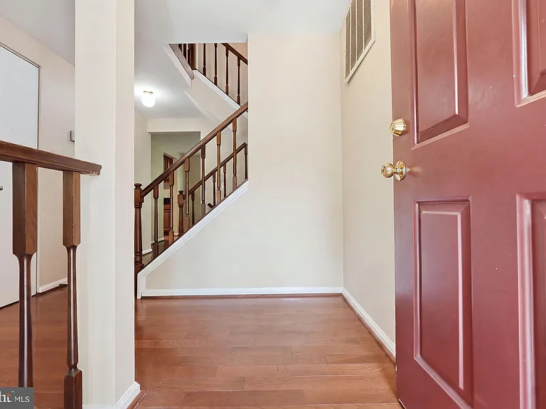 10065 Chestnut Wood Ln — Photo 2