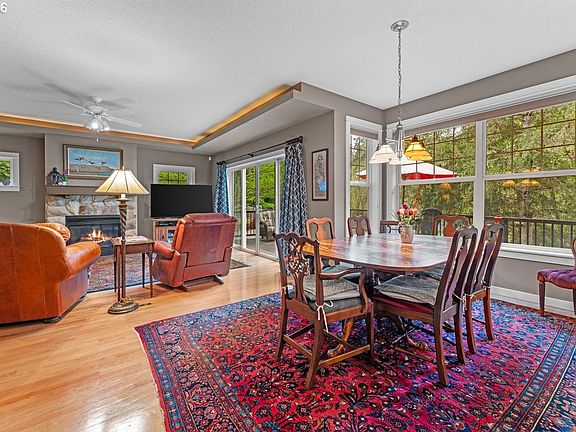 5th image of 25545 Katherine Ct