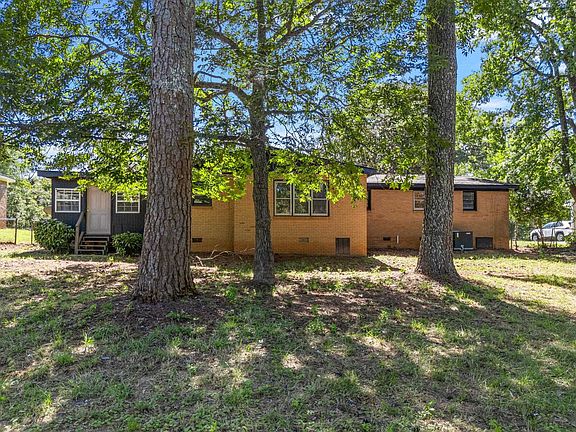 4th image of 829 Duncan Cir