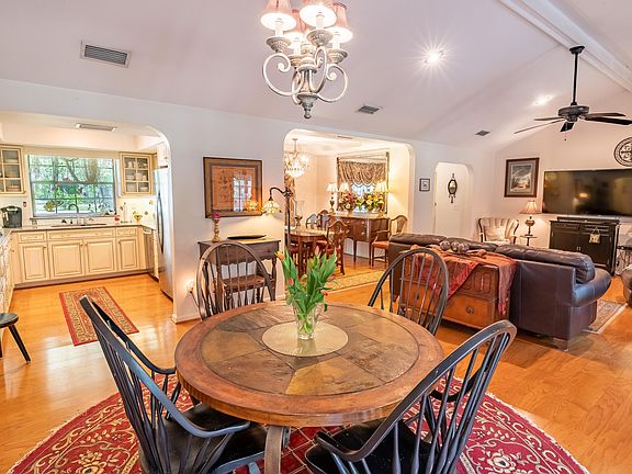 5th image of 2057 River Oaks Dr