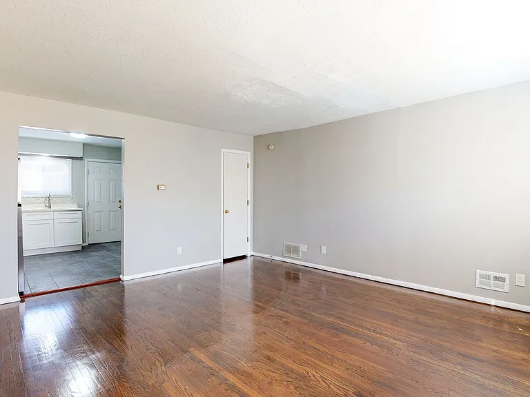 2203 Todd Dr — Photo 2