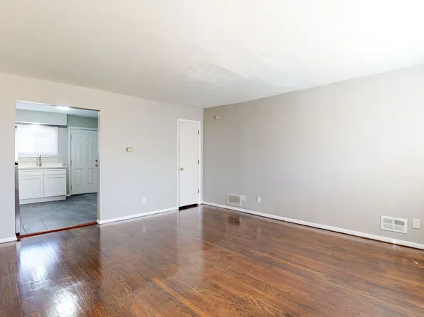 2203 Todd Dr, 2203 Todd Dr #5, Bloomington, IL 61704