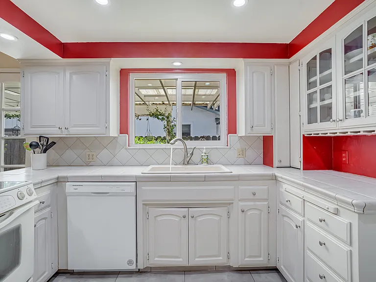 2545 Dewitt Ave — Photo 12
