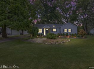 2043 Allerton Rd, Auburn Hills, MI 48326