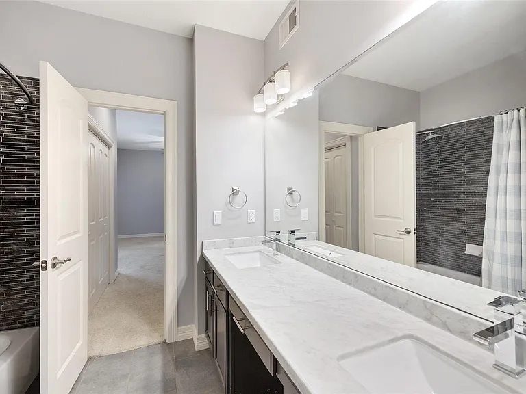 3501 Chenevert St #17 — Photo 13