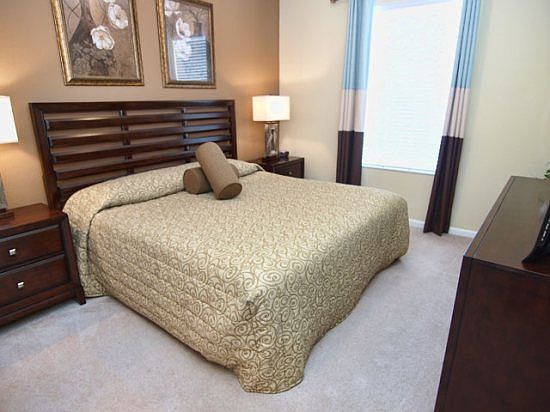 VC3C4126-409-king-master-bedroom