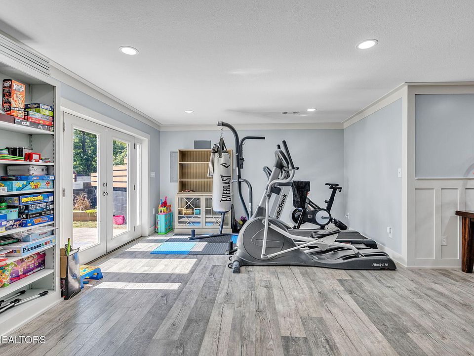 43rd image of 328 Ridge Circle Rd