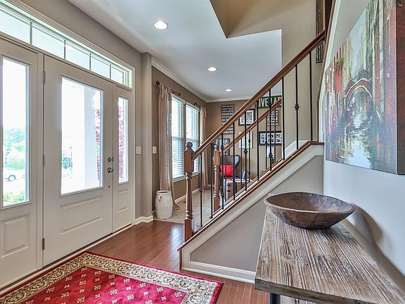 4th image of 10327 Meadow Glen Dr