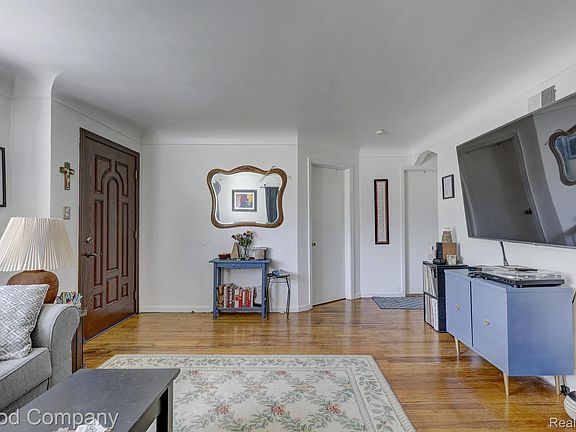 5th image of 23465 Hazelwood Ave