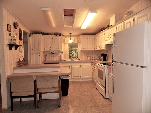 3rd image of 17100 Tamiami Trl #87
