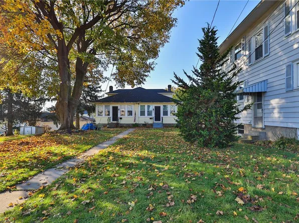 20 E High St, Nazareth, PA 18064