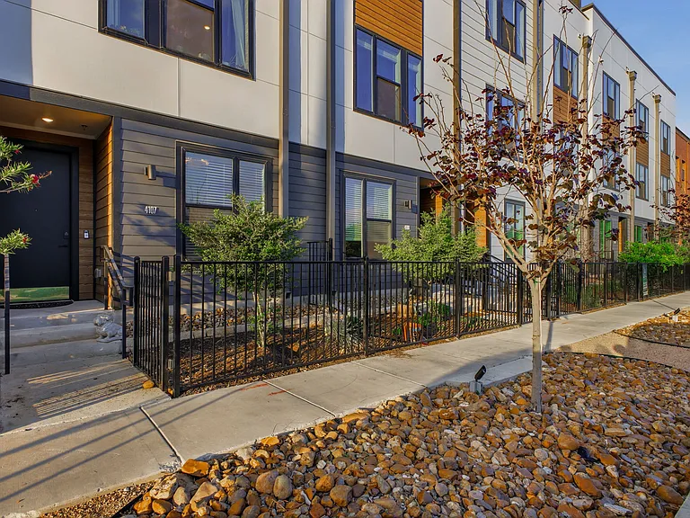 719 E Locust St #4107 — Photo 40