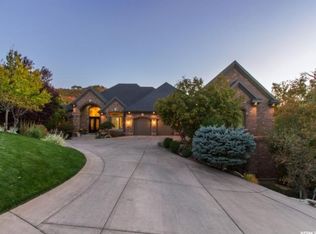 446 E Hidden Lake Dr, Bountiful, UT 84010