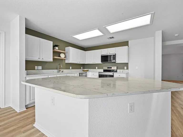 2412 Regal Park Ln — Photo 15