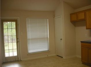 1004 Cottage Grove Cir, Bryan, TX 77801