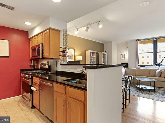 5th image of 2220 Fairfax Dr APT 201