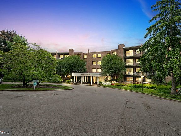 2nd image of 1655 Oakwood Dr #106