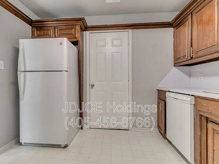 122 W Marshall Dr — Photo 8