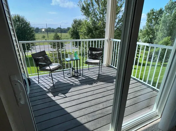 1590 Parkwood Dr APT 210, Woodbury, MN 55125