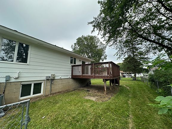 4th image of 854 16 1/2 St SE