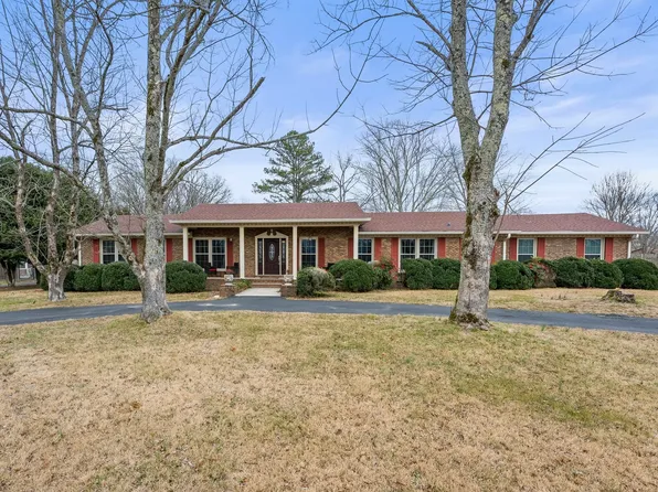 202 Twelve Oaks Rd, Tullahoma, TN 37388