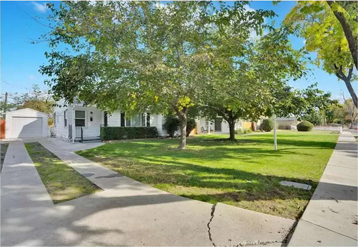 143 Hollywood Ave photo 1