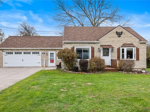 1140 Greenfield Dr, Alden, NY 14004