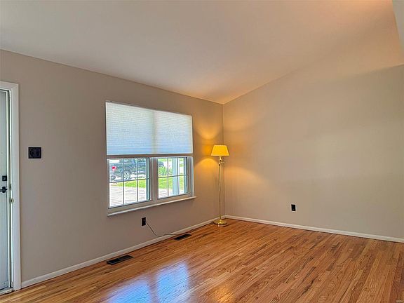 3rd image of 663 Claypool Dr